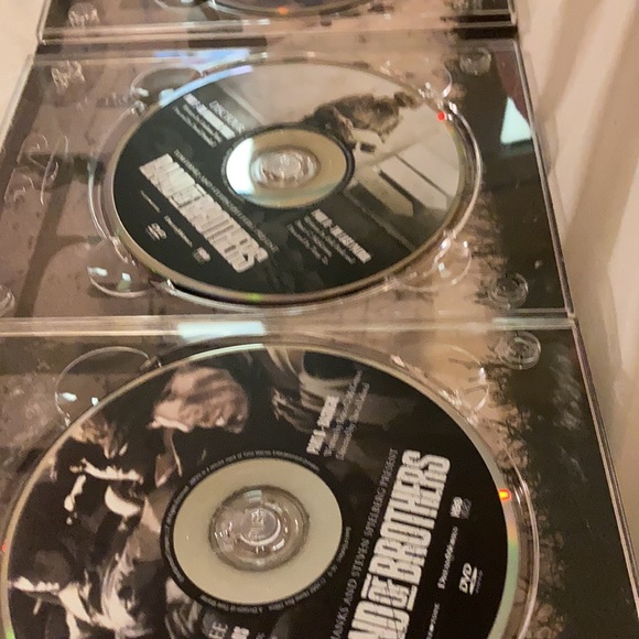 Band of Brothers DVD 6 disc collection in a tin box - Picture 9 of 16